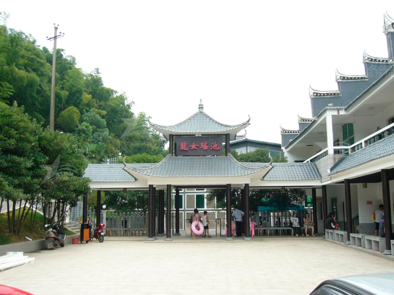 屋頂材料合成樹(shù)脂瓦和不銹鋼瓦哪個(gè)好？選擇很重要！