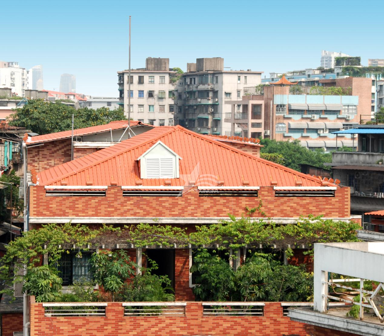 新農村建房：琉璃瓦與合成樹(shù)脂瓦對比，何者更適合？